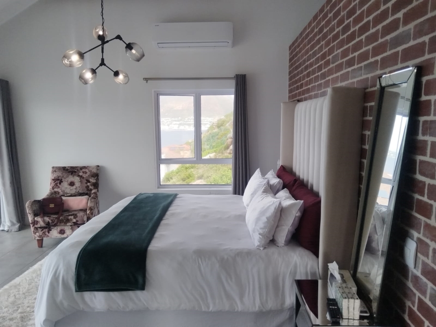 To Let 4 Bedroom Property for Rent in Glencairn Western Cape